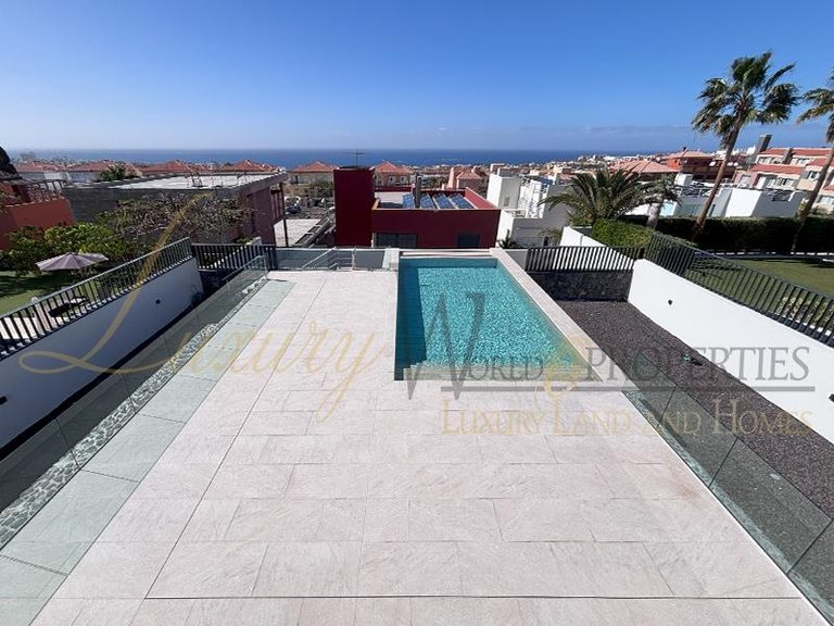 Villa for Sale in Costa Adeje, Tenerife, España 22