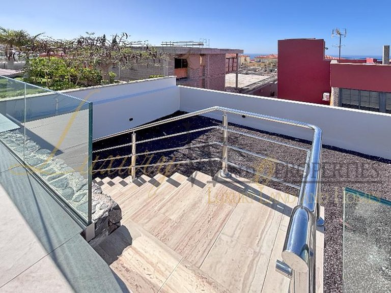 Villa for Sale in Costa Adeje, Tenerife, España 46
