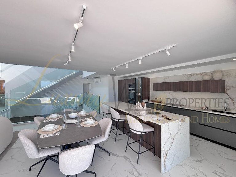 Villa for Sale in Costa Adeje, Tenerife, España 5