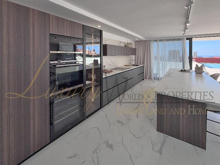 Villa for Sale in Costa Adeje, Tenerife, España 8