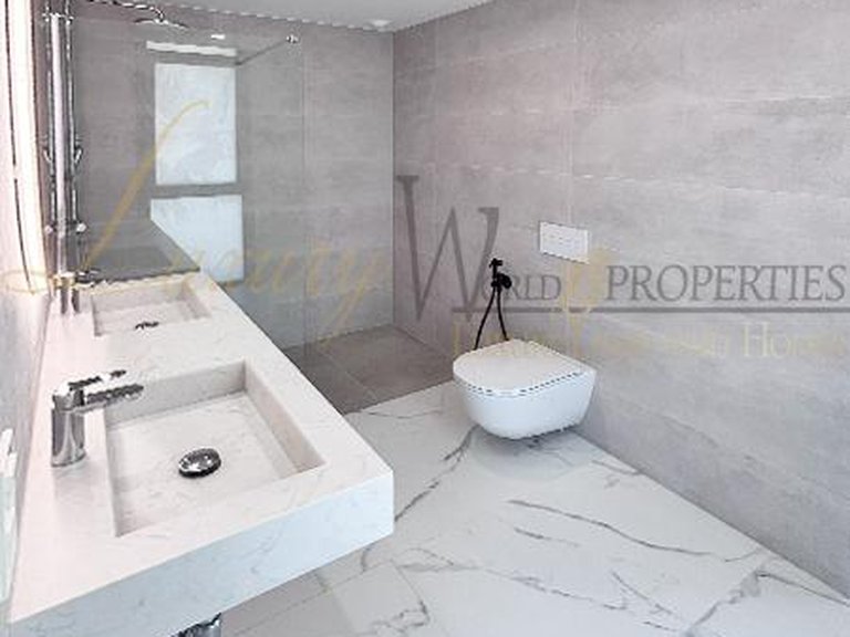 Villa for Sale in Costa Adeje, Tenerife, España 38