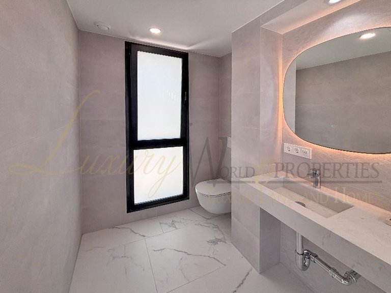 Villa for Sale in Costa Adeje, Tenerife, España 37