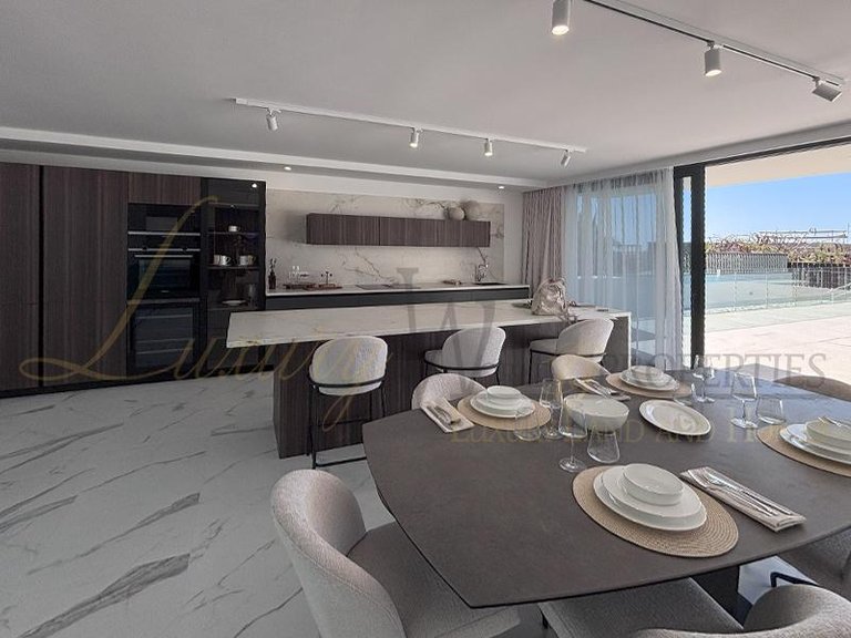 Villa for Sale in Costa Adeje, Tenerife, España 11