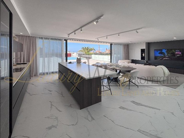 Villa for Sale in Costa Adeje, Tenerife, España 10