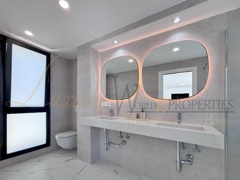 Villa for Sale in Costa Adeje, Tenerife, España 32