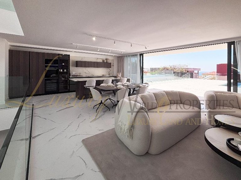 Villa for Sale in Costa Adeje, Tenerife, España 12