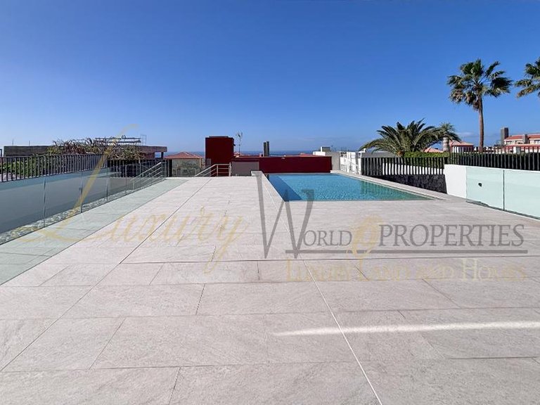 Villa for Sale in Costa Adeje, Tenerife, España 3