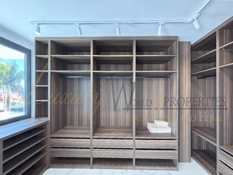 Villa for Sale in Costa Adeje, Tenerife, España 23