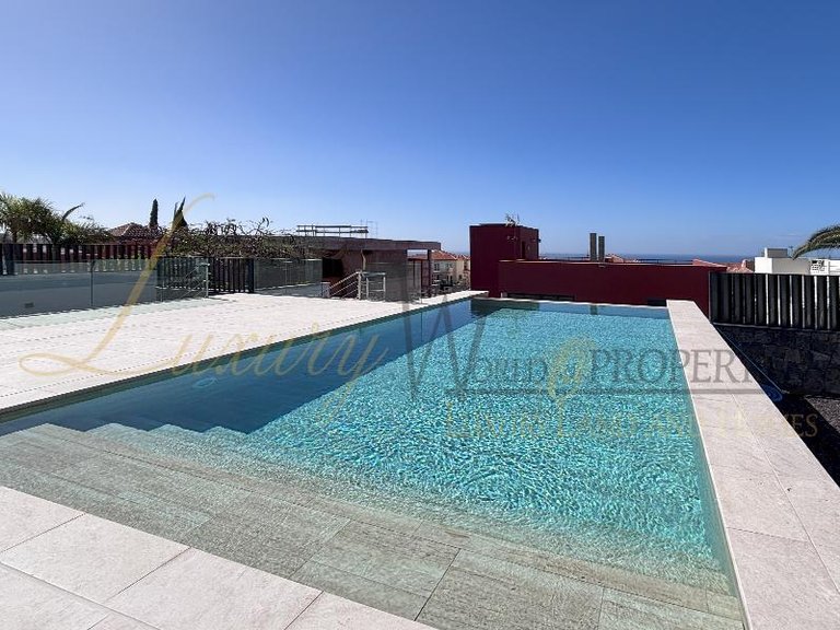 Villa for Sale in Costa Adeje, Tenerife, España 4