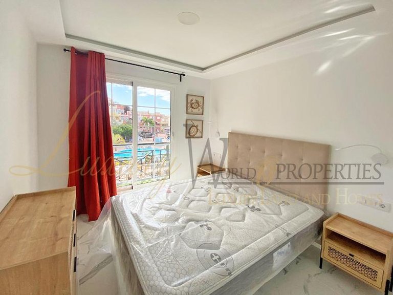 Apartment for Sale in Los Cristianos, Tenerife, España 6