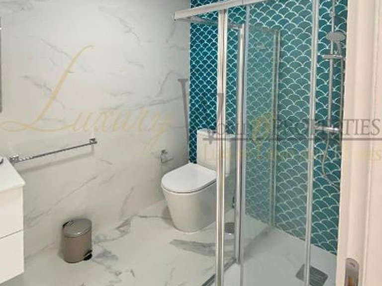 Apartment for Sale in Los Cristianos, Tenerife, España 10