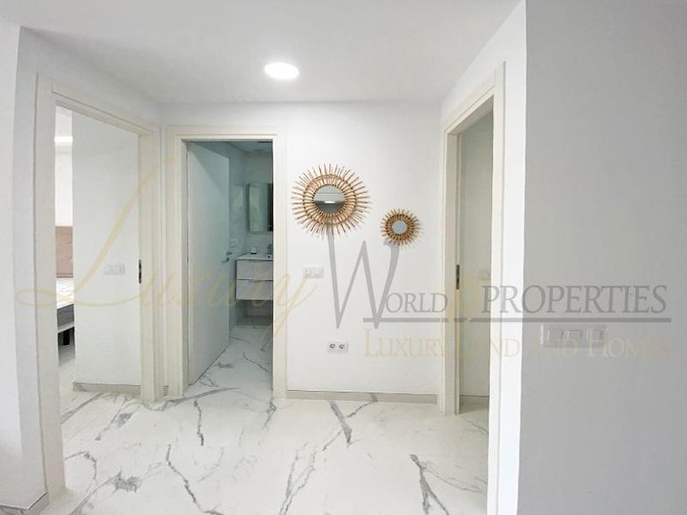 Apartment for Sale in Los Cristianos, Tenerife, España 5