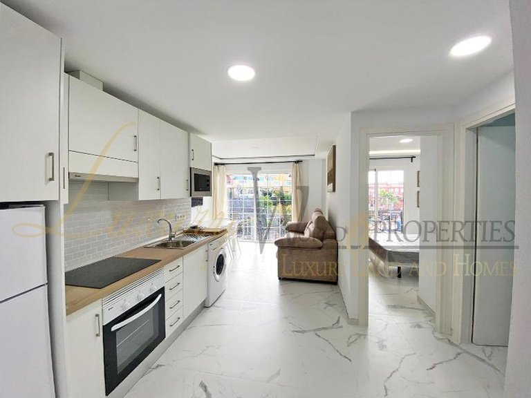 Apartment for Sale in Los Cristianos, Tenerife, España 3
