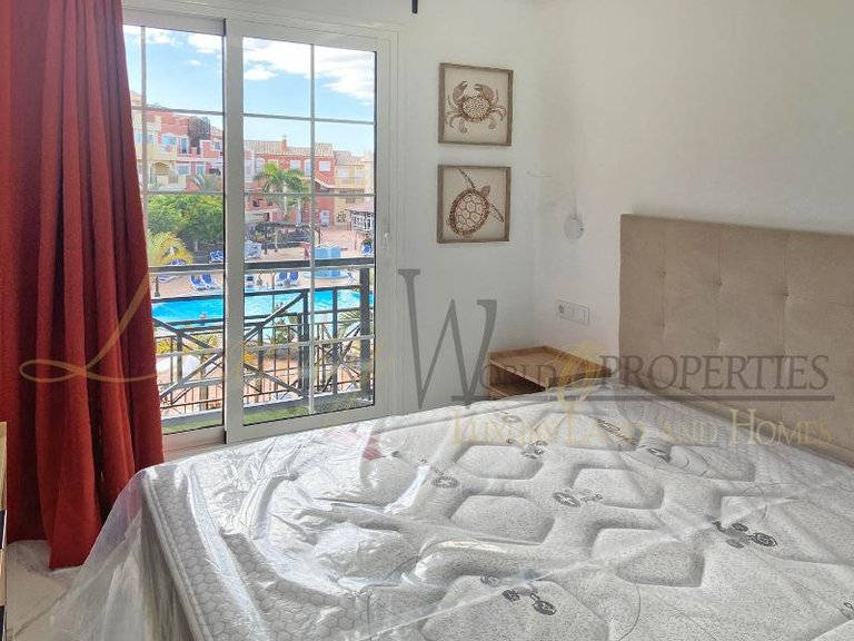 Apartment for Sale in Los Cristianos, Tenerife, España 8