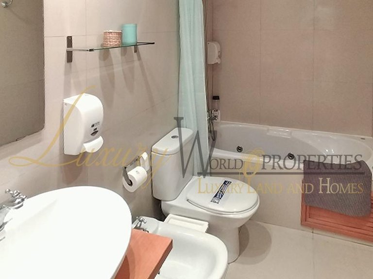 Apartment for Sale in Playa Paraiso, Tenerife, España 13