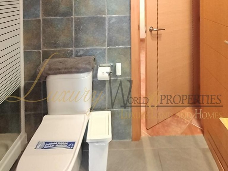 Apartment for Sale in Playa Paraiso, Tenerife, España 8