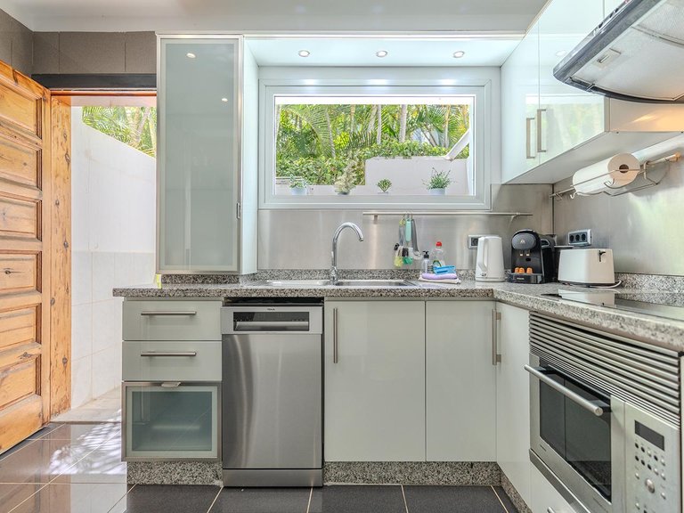 Villa for Sale in Playa De Las Americas, Tenerife, España 18