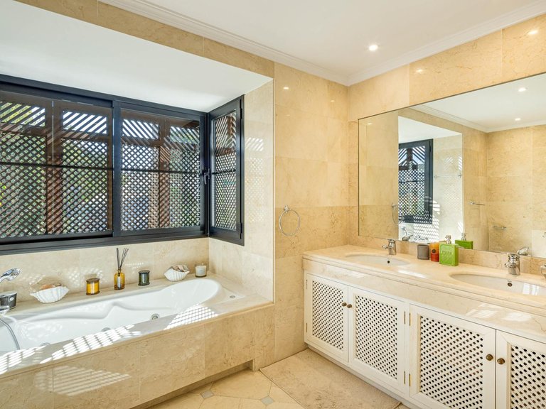 Villa for Sale in Benahavís, Malaga 13