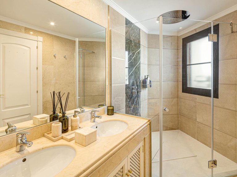 Villa for Sale in Benahavís, Malaga 22