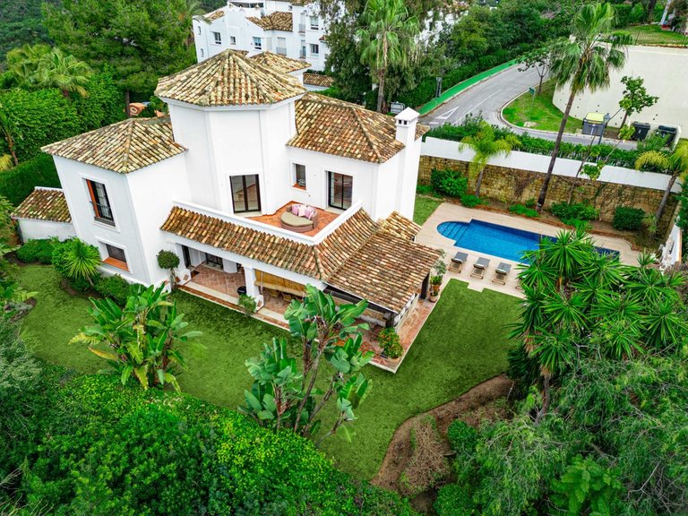 Villa for Sale in Benahavís, Malaga 10