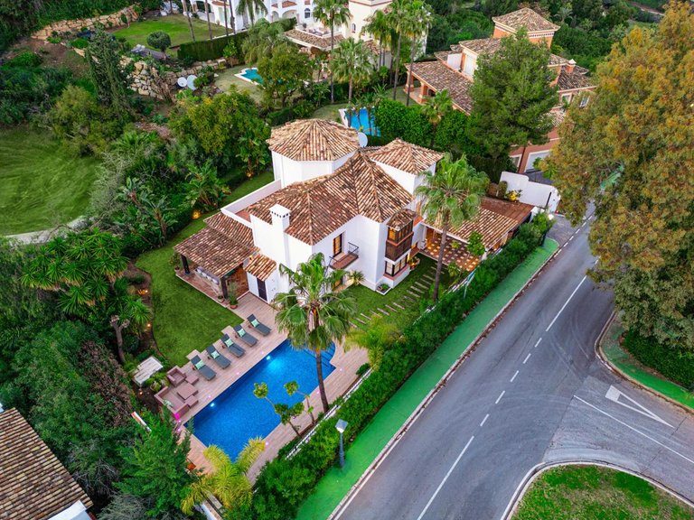 Villa for Sale in Benahavís, Malaga 1