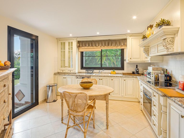 Villa for Sale in Benahavís, Malaga 6