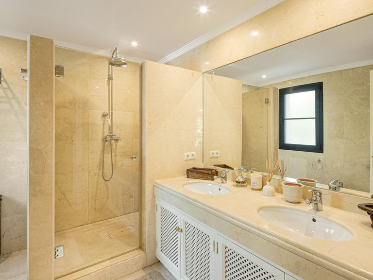 Villa for Sale in Benahavís, Malaga 15