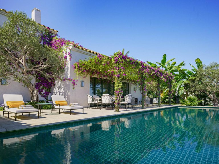Villa for Sale in Casares, Malaga 1