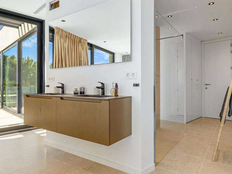 Villa for Sale in Benahavis, Malaga 12