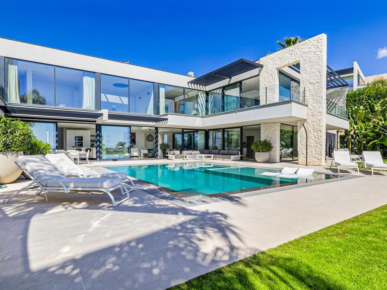 Villa for Sale in Benahavis, Malaga 25