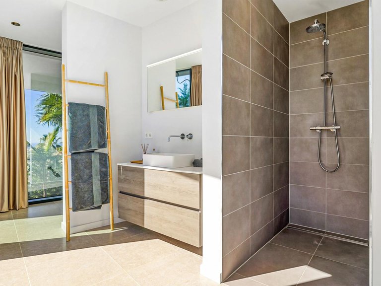 Villa for Sale in Benahavis, Malaga 10