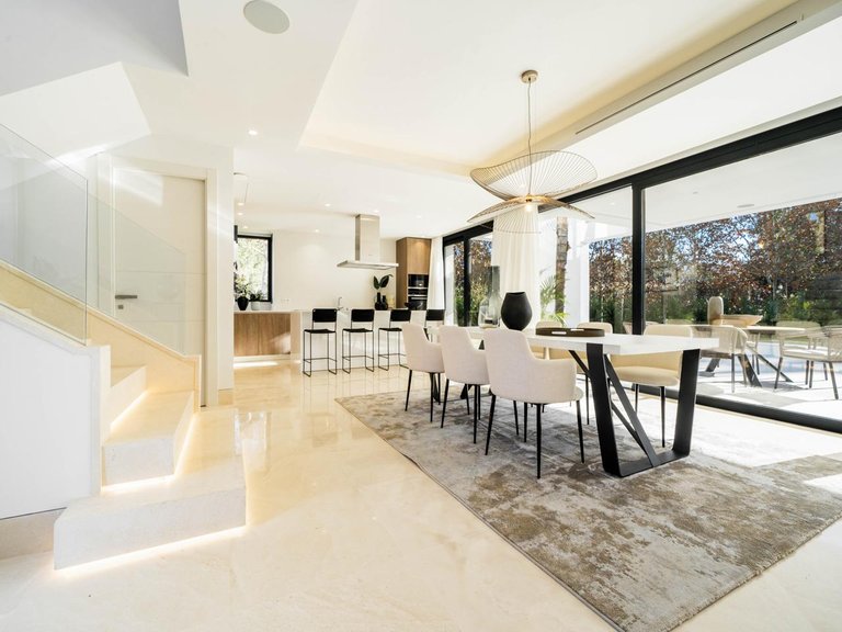 Villa for Sale in Estepona, Malaga 11