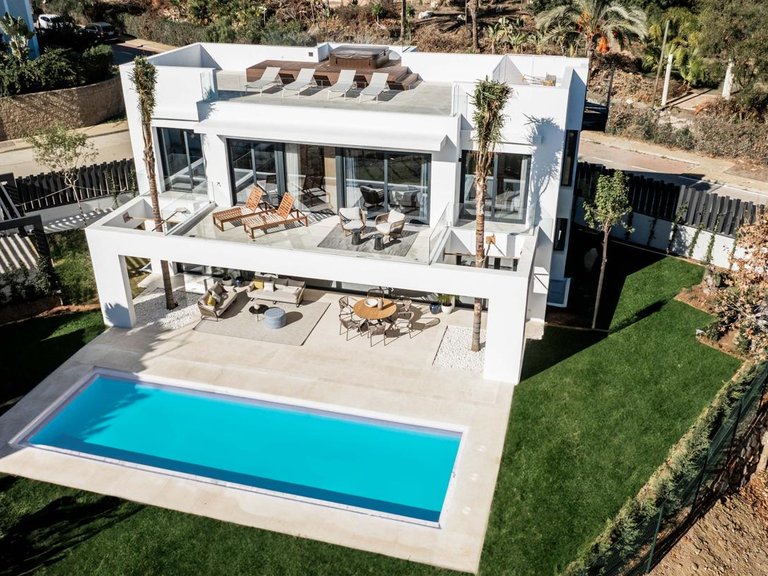 Villa for Sale in Estepona, Malaga 24