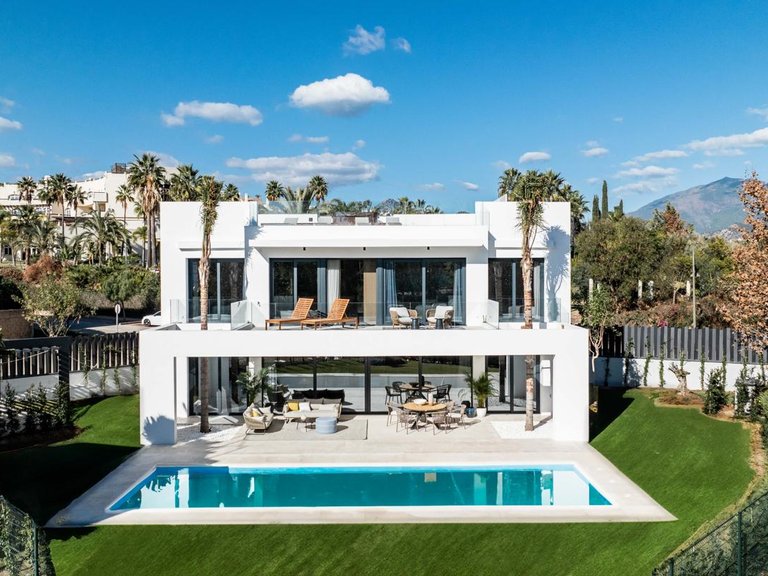 Villa for Sale in Estepona, Malaga 2