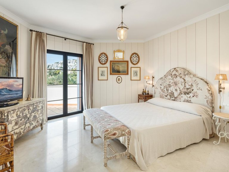 Villa for Sale in Benahavís, Malaga 19