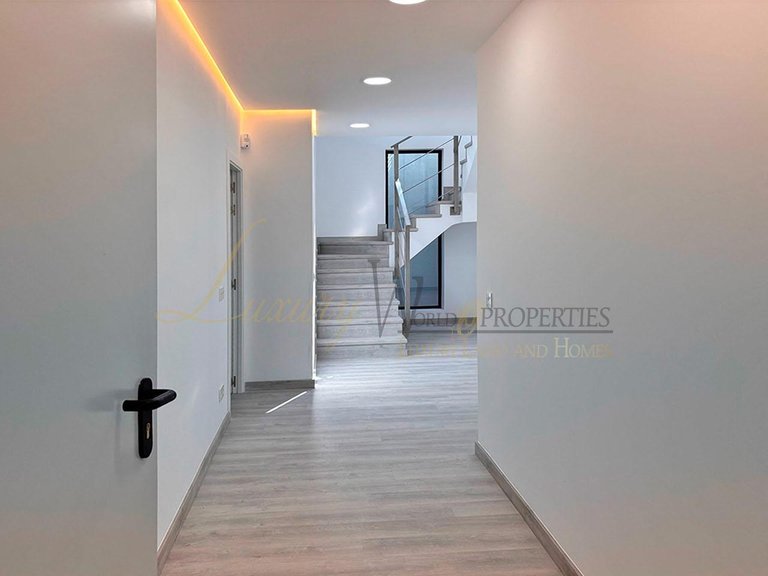 Villa for Sale in Costa Adeje, Tenerife, España 35