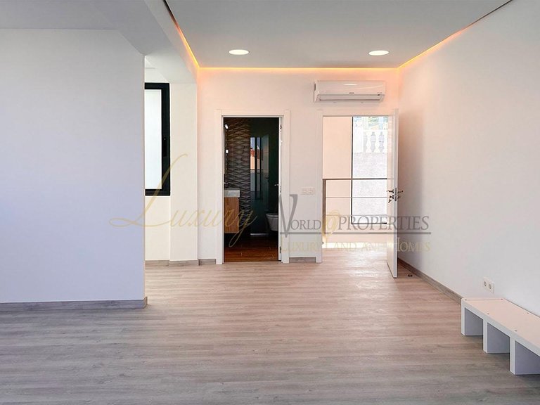 Villa for Sale in Costa Adeje, Tenerife, España 21