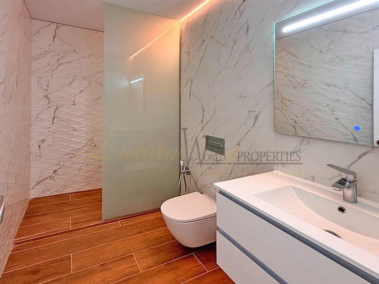 Villa for Sale in Costa Adeje, Tenerife, España 30