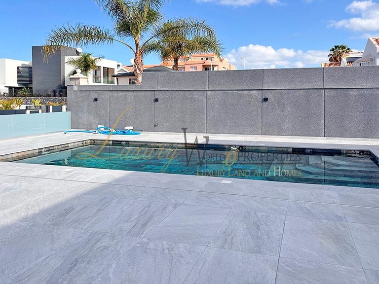 Villa for Sale in Costa Adeje, Tenerife, España 4