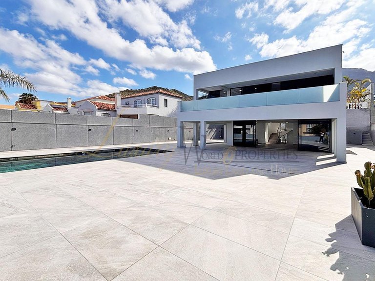 Villa for Sale in Costa Adeje, Tenerife, España 2