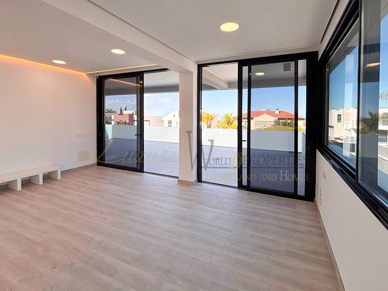 Villa for Sale in Costa Adeje, Tenerife, España 22