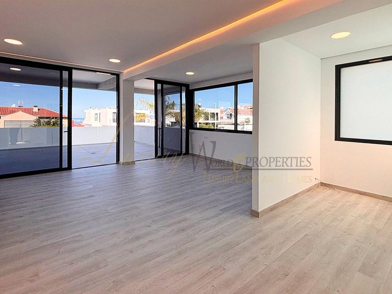 Villa for Sale in Costa Adeje, Tenerife, España 24
