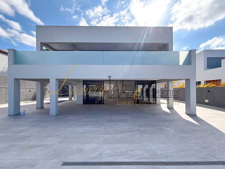 Villa for Sale in Costa Adeje, Tenerife, España 3