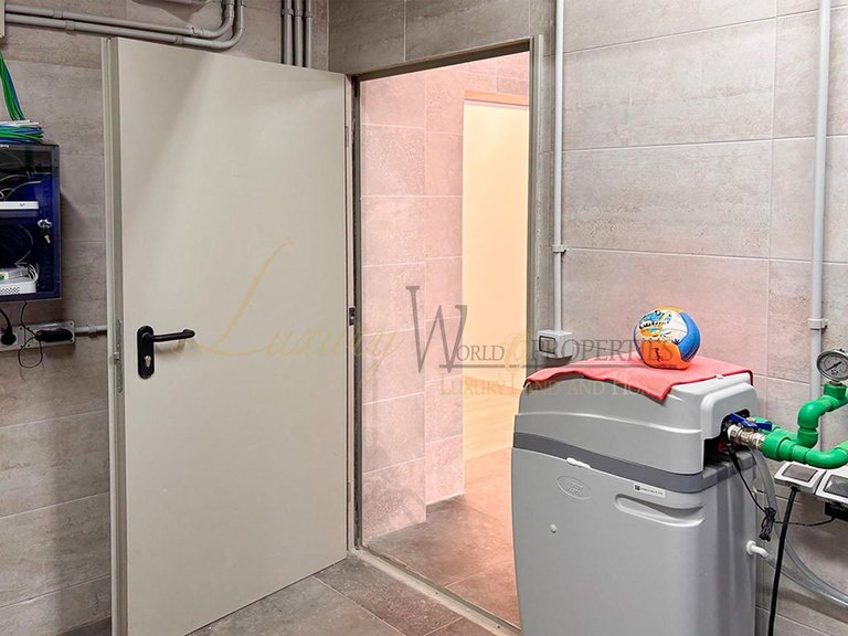 Villa for Sale in Costa Adeje, Tenerife, España 37