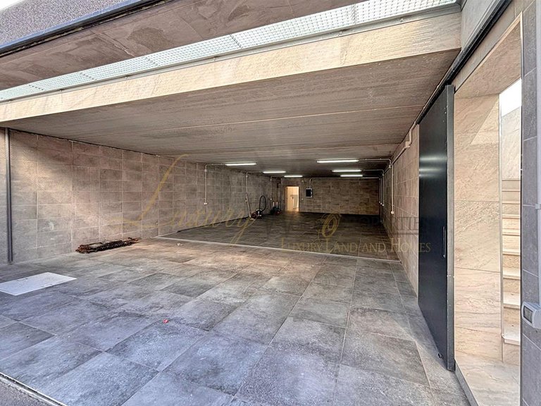 Villa for Sale in Costa Adeje, Tenerife, España 39