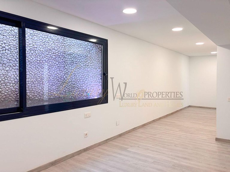 Villa for Sale in Costa Adeje, Tenerife, España 32