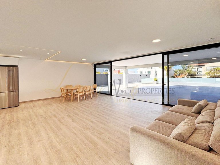 Villa for Sale in Costa Adeje, Tenerife, España 6