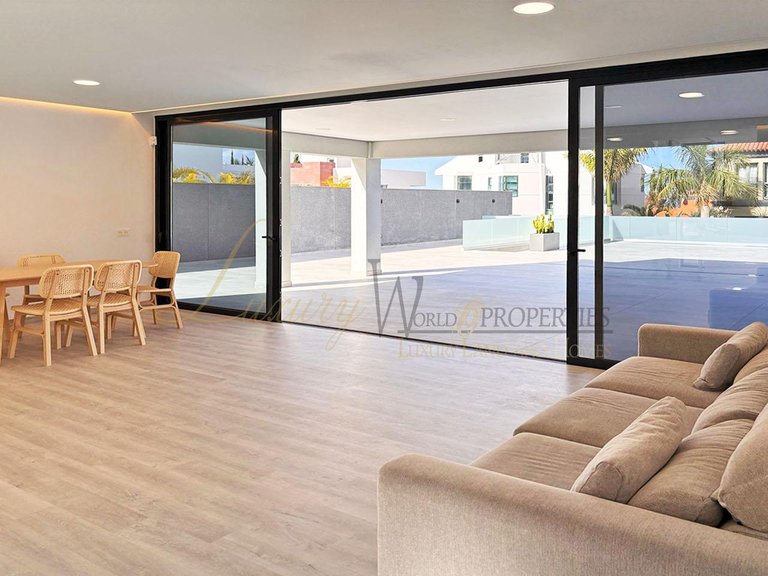 Villa for Sale in Costa Adeje, Tenerife, España 7