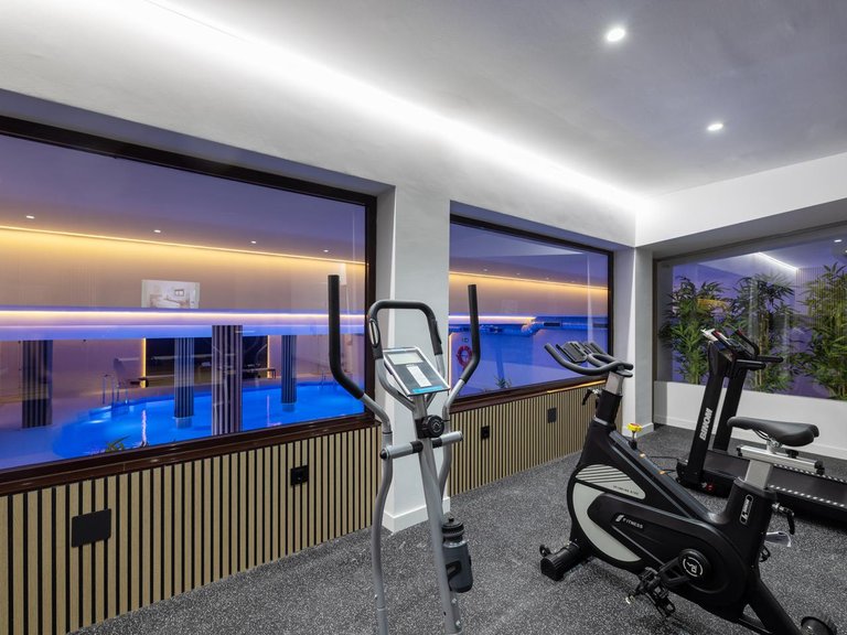 Villa for Sale in La Gaspara, Malaga 25