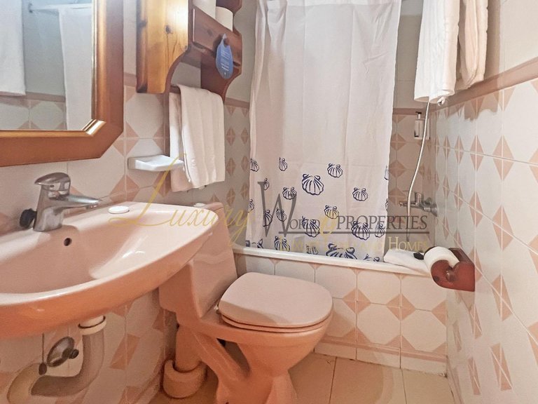 Town House for Sale in Playa De Las Americas, Tenerife, España 10